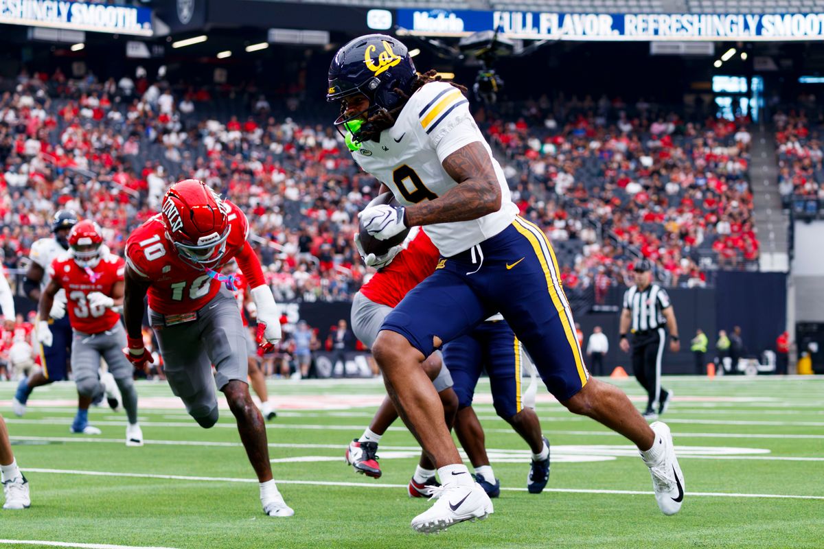 California Golden Bears wide reciever Ian Strong (9) catches a pass from California Golden Bears quarterback Jaron-Keawe Sagapolutele (3) during the second quarter of a game on Saturday, October 3, 2026, at Allegiant Stadium.