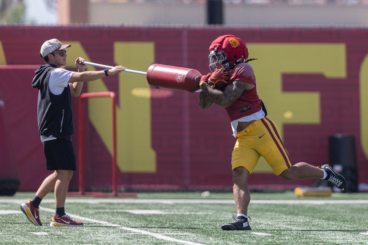 USC running back Deshonne Redeaux (6) participates in drills during practice at Howard Jones Field, Tuesday, Aug. 18, 2026, in Los Angeles. USC running back Deshonne Redeaux (6) participates in drills during practice at Howard Jones Field, Tuesday, Aug. 18, 2026, in Los Angeles.