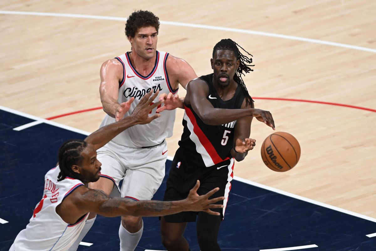 Portland Trailblazers guard Jrue Holiday (5) makes a pass during a game between the Los Angeles Clippers and the Portland Trailblazers on Tuesday, March 31, 2026 at Intuit Dome in Inglewood Calif