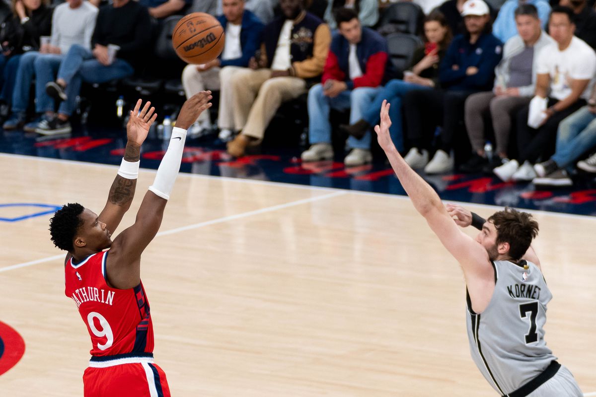 Los Angeles Clippers guard Benedict Mathurin (9) shoots the ball during an NBA basketball game against the San Antonio Spurs,Thursday April 2nd, 2026 in Inglewood, California. 