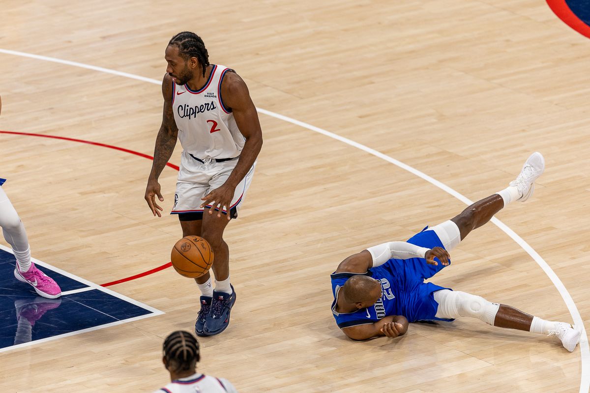 Los Angeles Clippers forward Kawhi Leonard (2) dribbles past a defender during an NBA basketball game against the Dallas Mavericks, Tuesday April 7, 2026 in Inglewood, Calif.