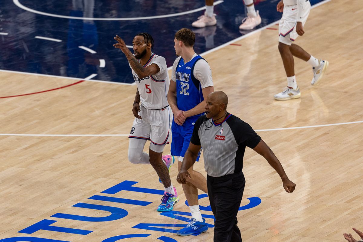 Los Angeles Clippers forward Derrick Jones Jr. (5) celebrates during an NBA basketball game against the Dallas Mavericks, Tuesday April 7, 2026 in Inglewood, Calif.