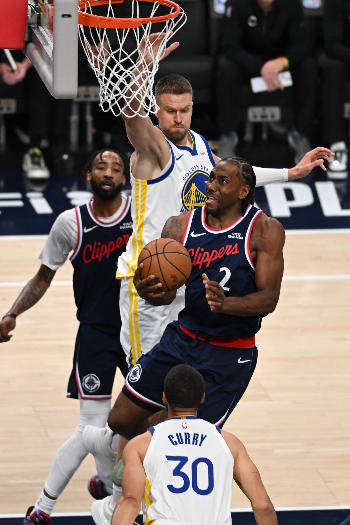 Los Angeles Clippers guard Kawhii Leonard (2) makes a move under the basket during a game between the Los Angeles Clippers and Golden State Warriors on Wednesday, April 15, 2026 at Intuit Dome in Inglewood Calif