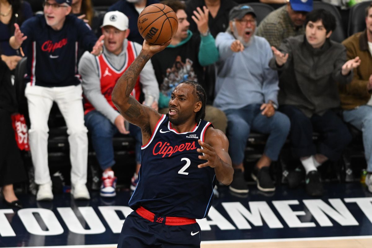 Los Angeles Clippers guard Kawhii Leonard (2) drives to the basket during a game between the Los Angeles Clippers and Golden State Warriors on Wednesday, April 15, 2026 at Intuit Dome in Inglewood Calif