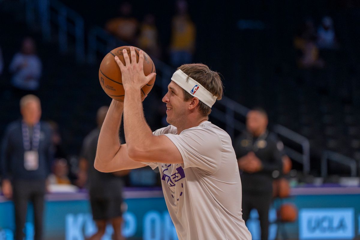 Los Angeles Lakers guard Austin Reaves (15) warming up before an NBA basketball game against the Washington Wizards on March 30th, 2026 in Los Angeles, CA.