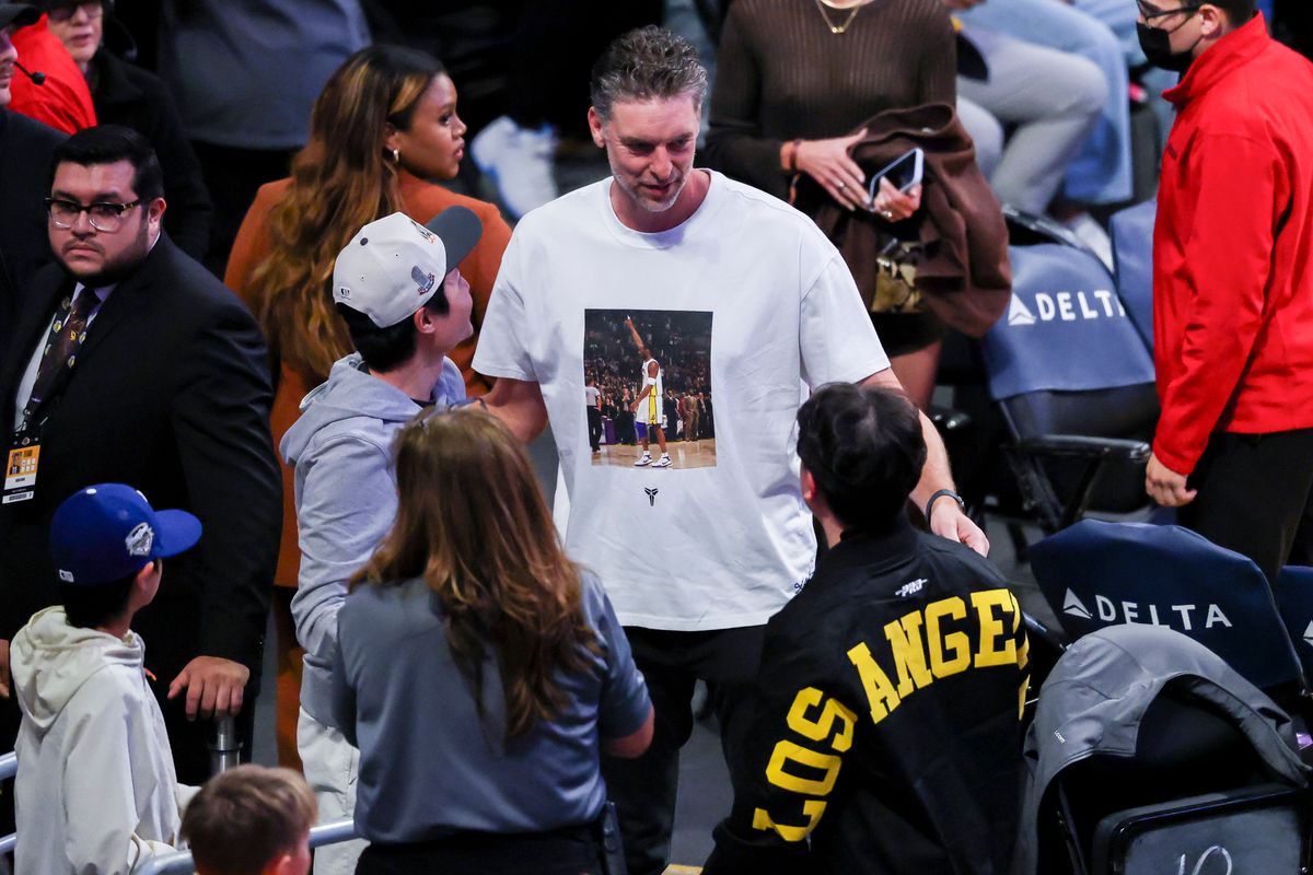 Former Los Angeles Lakers player Pau Gasol greets fans before an NBA basketball game between the Los Angeles Lakers and Oklahoma City Thunder, Tuesday April 7, 2026 in Los Angeles, Calif.