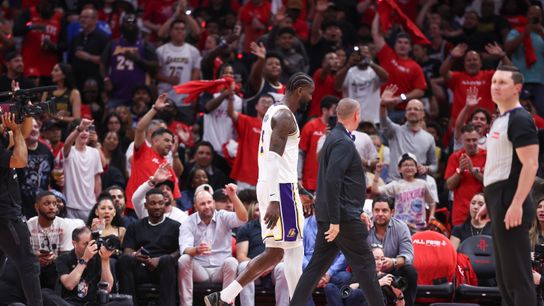 Lakers have forgotten how to sweep taken at Toyota Center (Los Angeles Lakers)