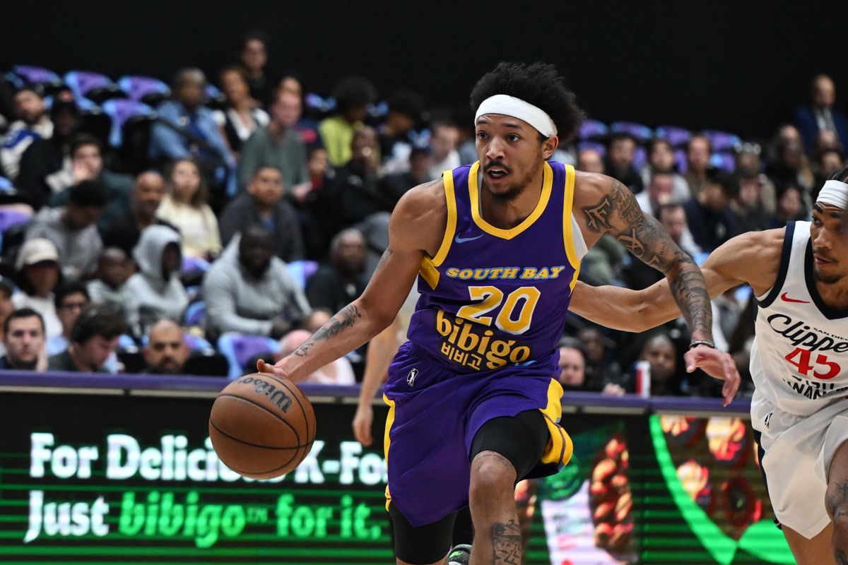 South Bay Lakers guard Nick Smith Jr (20) makes a move to the basket during an NBA G-League playoff game between the San Diego Clippers and the South Bay Lakers Wednesday, April 1, 2026 at UCLA Health Training Center in El Segundo, Calif.