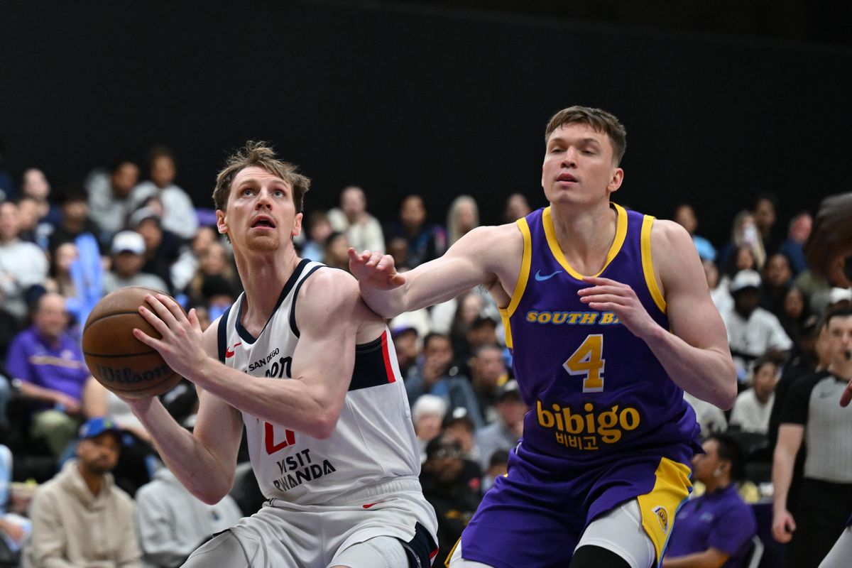 San Diego Clippers guard Matt Allocco (27) makes a move under the basket during an NBA G-League playoff game between the San Diego Clippers and the South Bay Lakers Wednesday, April 1, 2026 at UCLA Health Training Center in El Segundo, Calif.