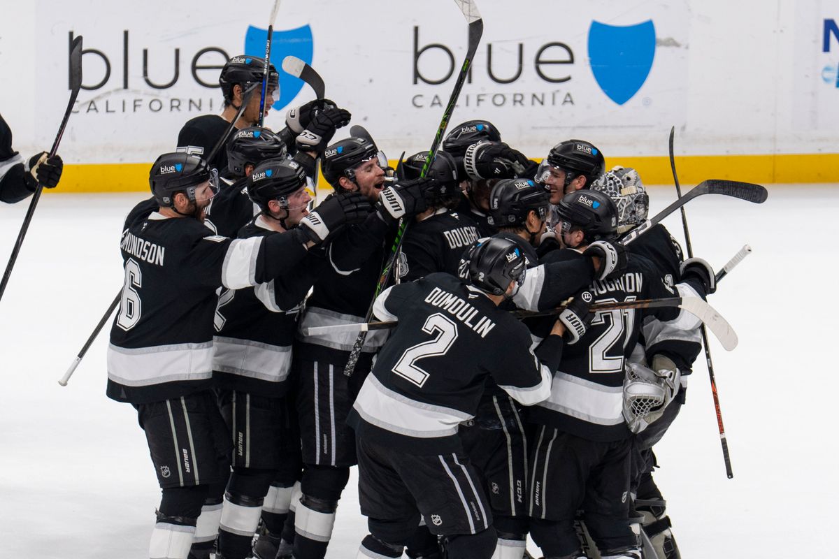 Los Angeles Kings rush the goalie Anton Forsberg (31) after winning the shootout during an NHL game against the Nashville Predators, Monday April 6th, 2026 in Los Angeles, California. Los Angeles Kings rush the goalie Anton Forsberg (31) after winning the shootout during an NHL game against the Nashville Predators, Monday April 6th, 2026 in Los Angeles, California.