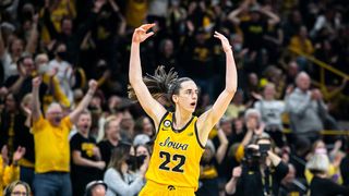 Wooden Award Flashback: Caitlin Clark's historic run as a Hawkeye taken in Los Angeles (Wooden Award)
