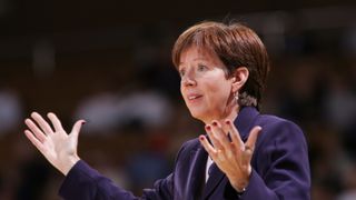 Wooden Award Flashback: Muffet McGraw's Notre Dame masterclass taken in Los Angeles (Wooden Award)